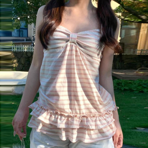 少女粉色条纹荷叶边下摆吊带