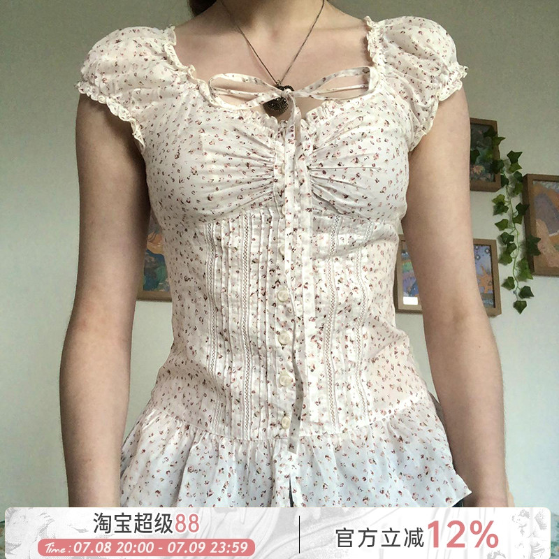 少女蝴蝶結系帶領口碎花短袖襯衫