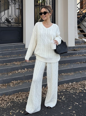 ROCKMORE【慵懒街头】极简风白色V领绞花纹毛衣+阔腿裤针织两件套