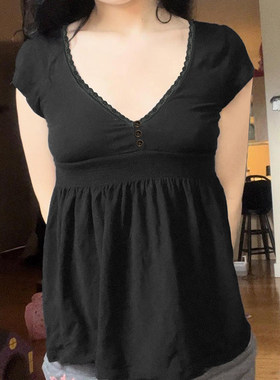 ROCKMORE【古早辣妹】黑色蕾丝拼接V领排扣短袖T恤收腰褶皱上衣女