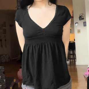 ROCKMORE【古早辣妹】黑色蕾丝拼接V领排扣短袖T恤收腰褶皱上衣女