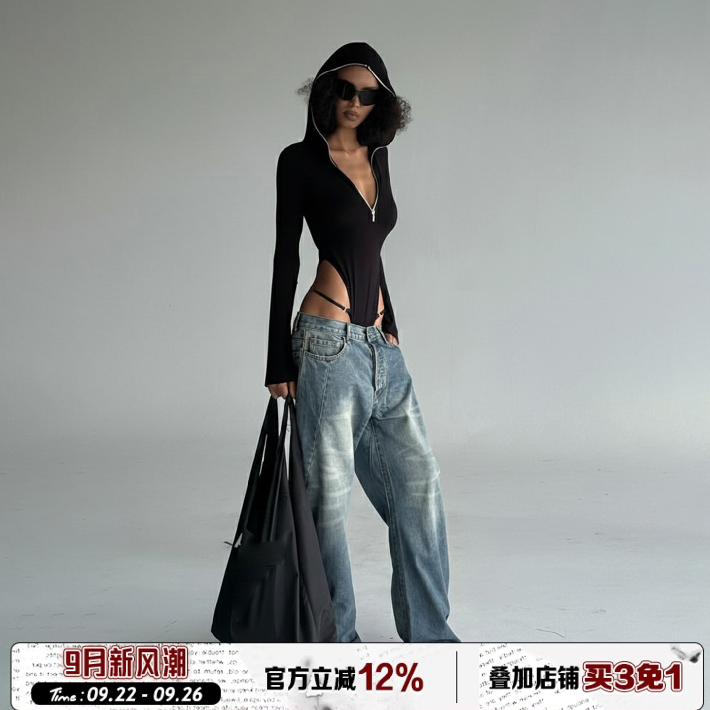 ROCKMORE【酷帅辣妹】机能风黑色拉链连帽长袖性感高开叉连体衣女