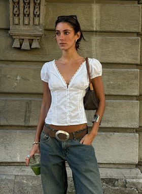 ROCKMORE【法式气质】白色V领蕾丝短袖衬衫收腰排扣设计感上衣夏