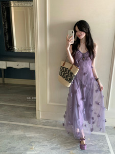 2026春夏新款韩版时尚百搭V领宽松显瘦立体花朵吊带连衣裙女仙女