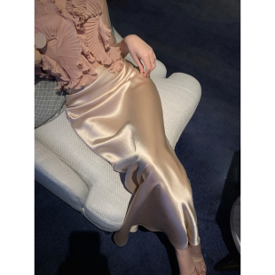 Middletone 两色45度斜裁醋酸缎面半身裙显瘦遮肉长裙夏 钻光裙