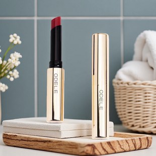 太卷又一个没广告老牌跳河清 曾经100+ 奥黛家小金管滋润口红唇膏