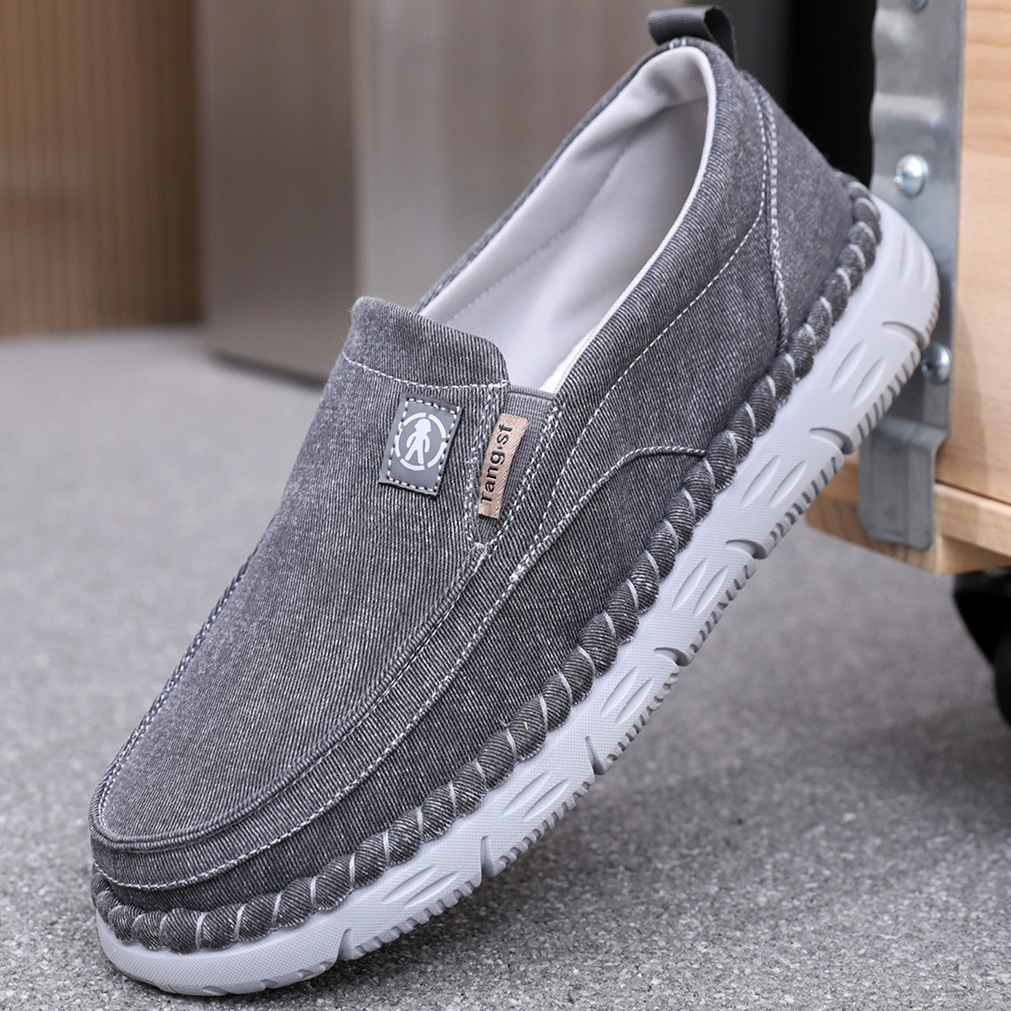 26春季新款流行男鞋休闲鞋一脚蹬舒适老北京布鞋简约中年爸爸开车