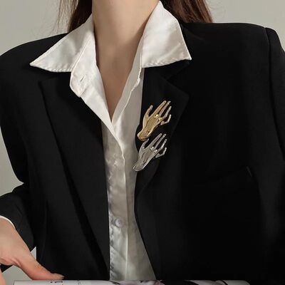Vintage Niche Gesture Brooches Metal Personalized Character