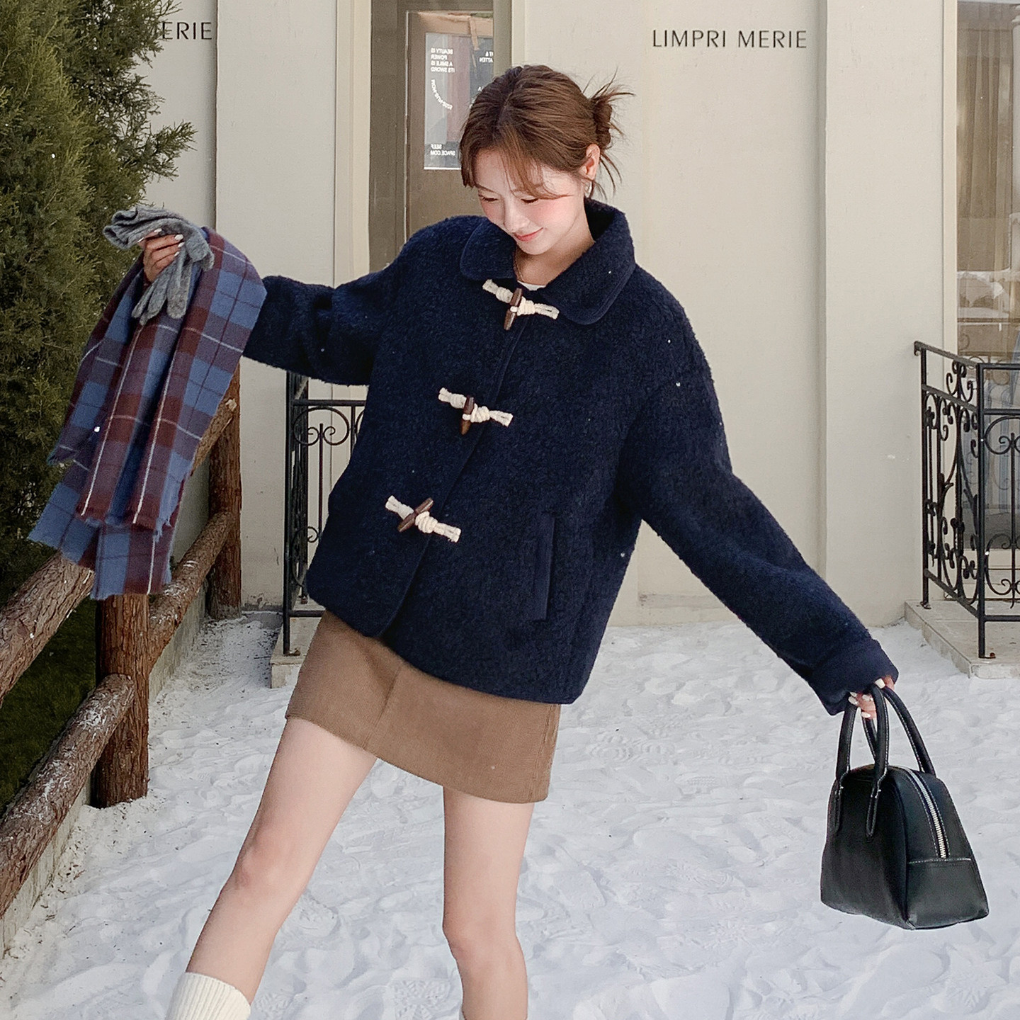 新品现货2色牛角扣皮毛一体外套2C139-820-P195-K288，女装皮草，2C139