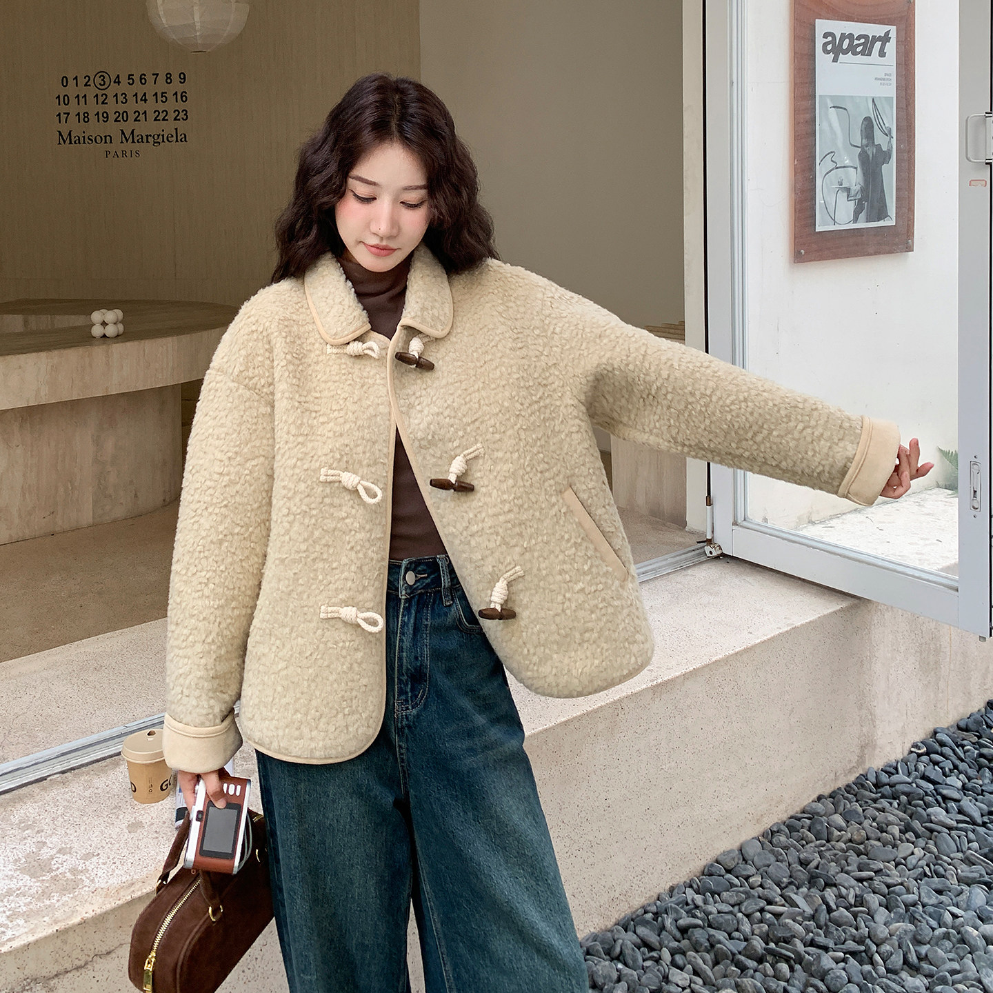 新品大货2色牛角扣皮毛一体外套2C139-820-P195-K288,女装皮草,2C139