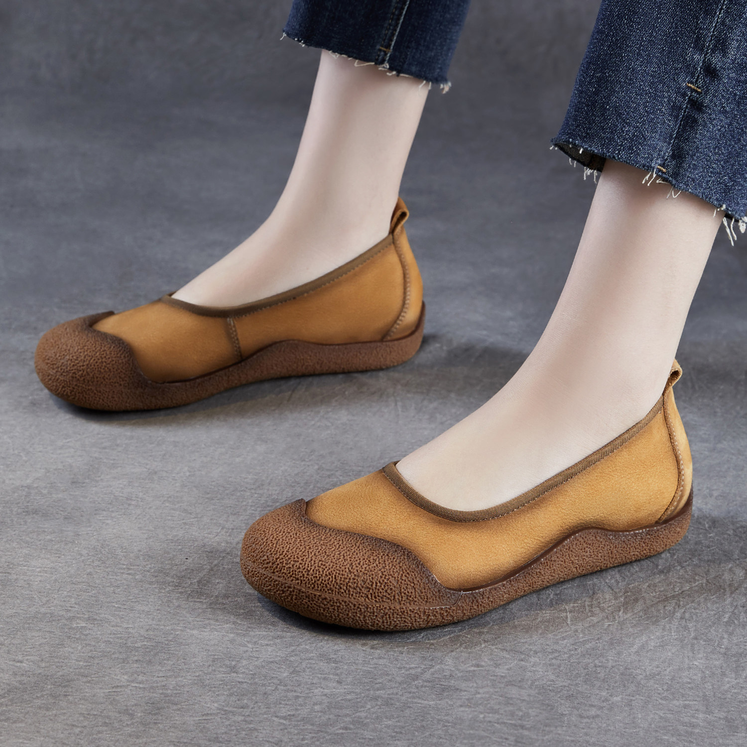 2025年春夏新款真皮文艺平底浅口单鞋软底妈妈一脚蹬懒人豆豆鞋女