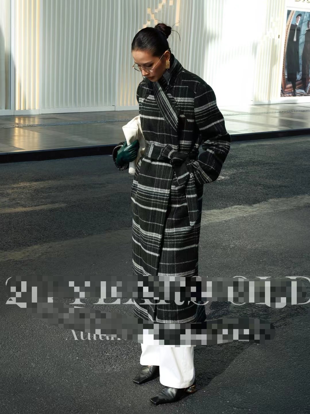 价格咨询.欧洲站原创设计师走秀款重工高定气质女羊毛大衣1018