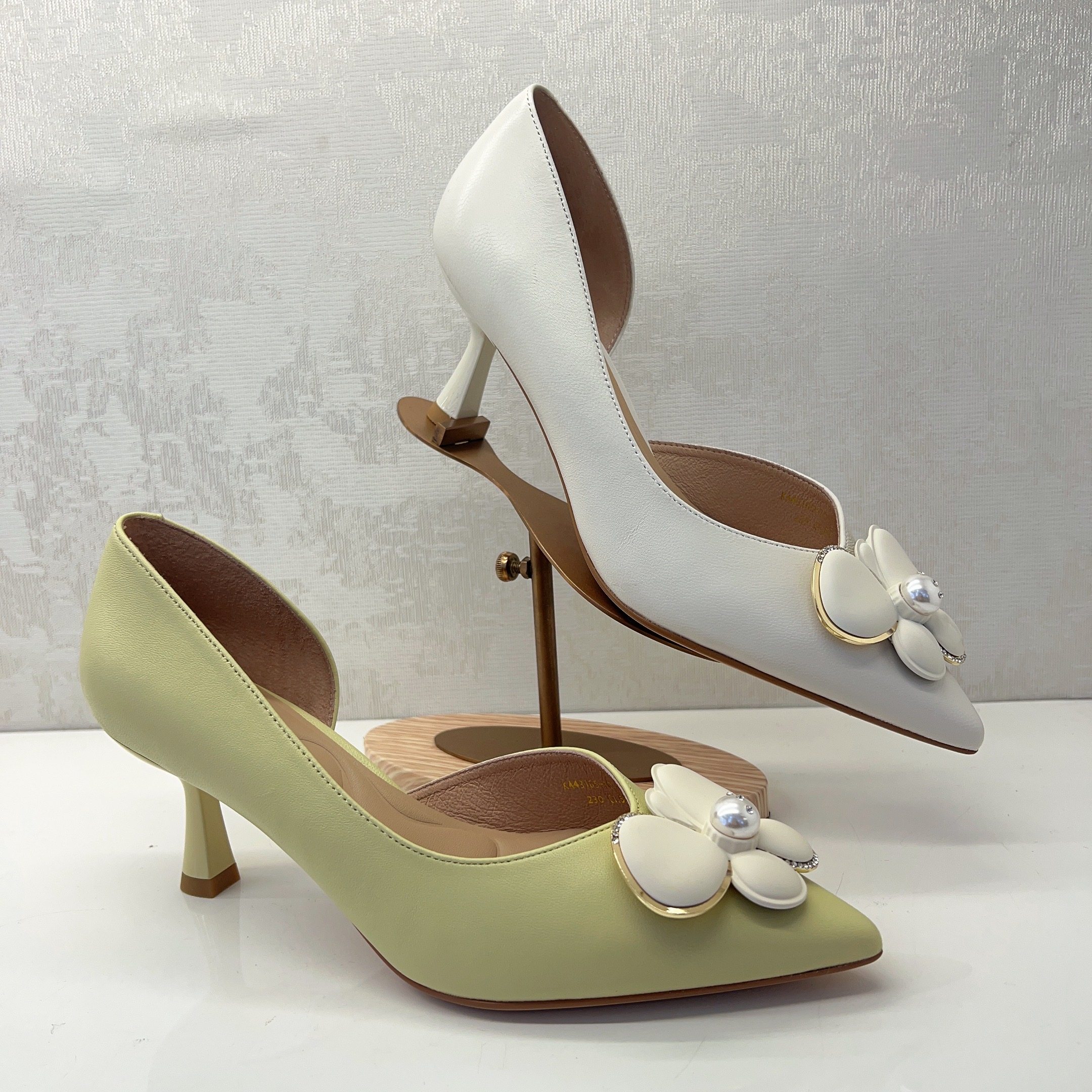 kisscat接吻猫2023春季高跟鞋优雅珍珠尖头细跟单鞋女ka43105-10