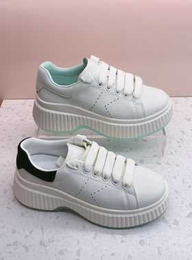 KISSCAT接吻猫2024秋季新款饼干鞋撞色增高小白鞋女KA54542-50