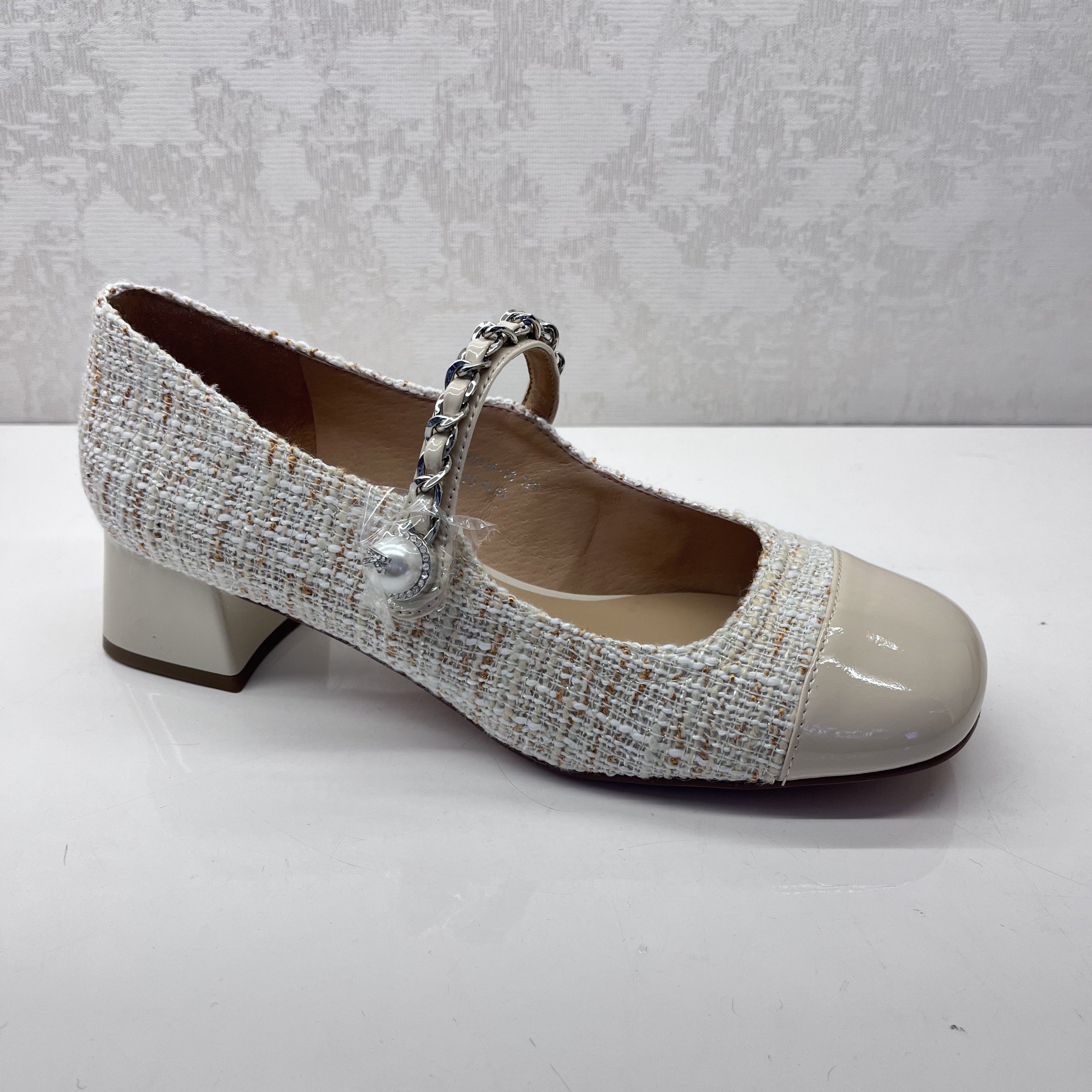 接吻猫2023春新款复古通勤法式小香风玛丽珍优雅单鞋女ka43124-10