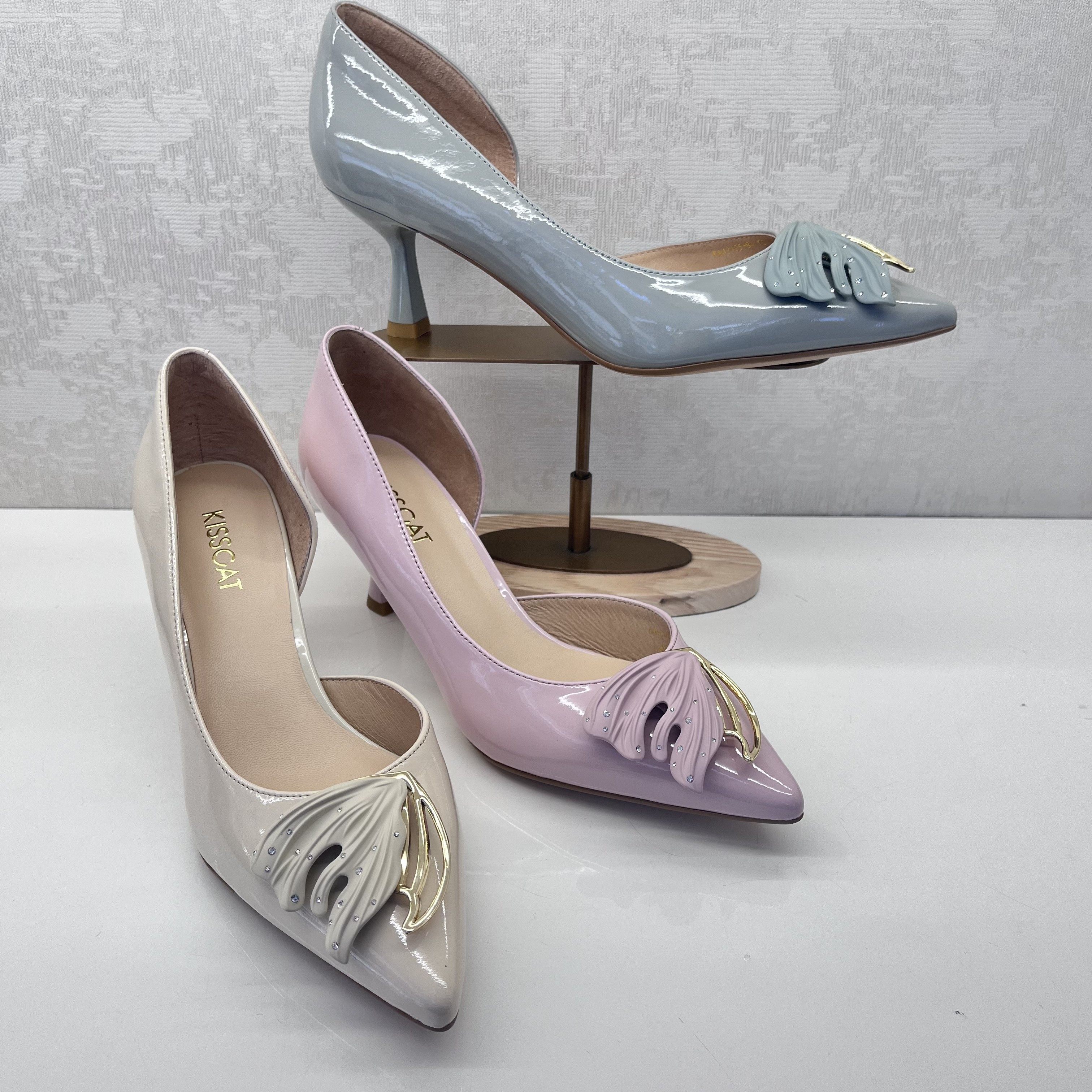 kisscat接吻猫2023春尖头细跟半空美人鱼尾水钻女单鞋ka43105-84