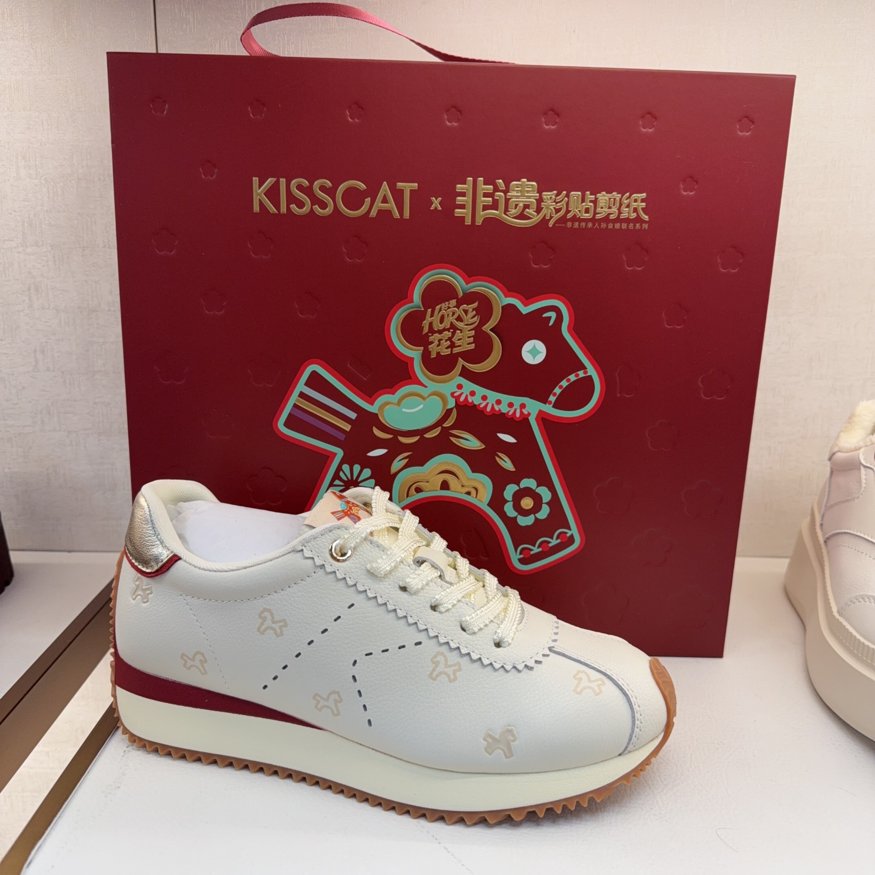 KISSCAT接吻猫26春[摩卡德训鞋]内增高休闲鞋复古K75162A-50