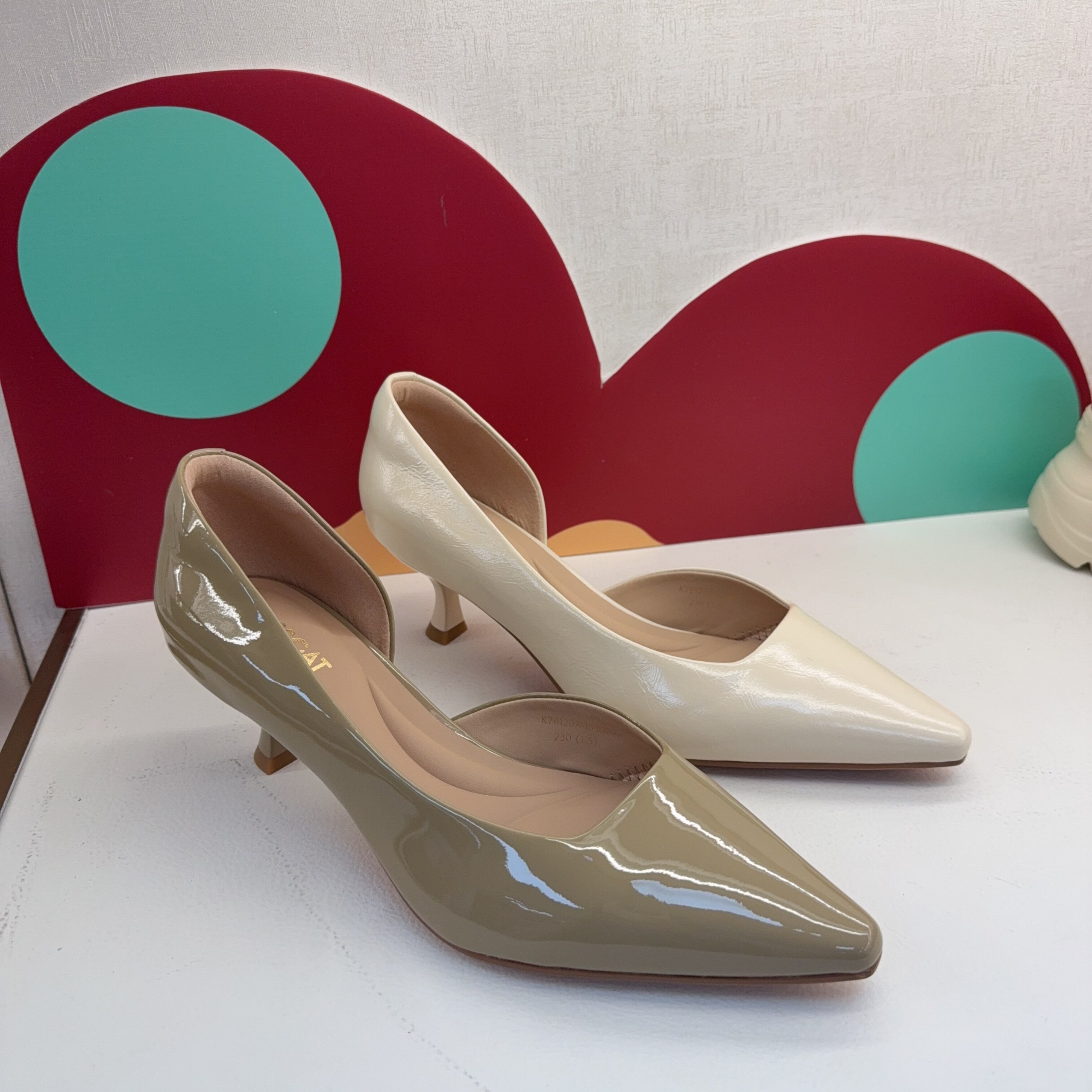 KISSCAT接吻猫2026春猫掌鞋高跟鞋尖头细跟舒适单鞋女K7