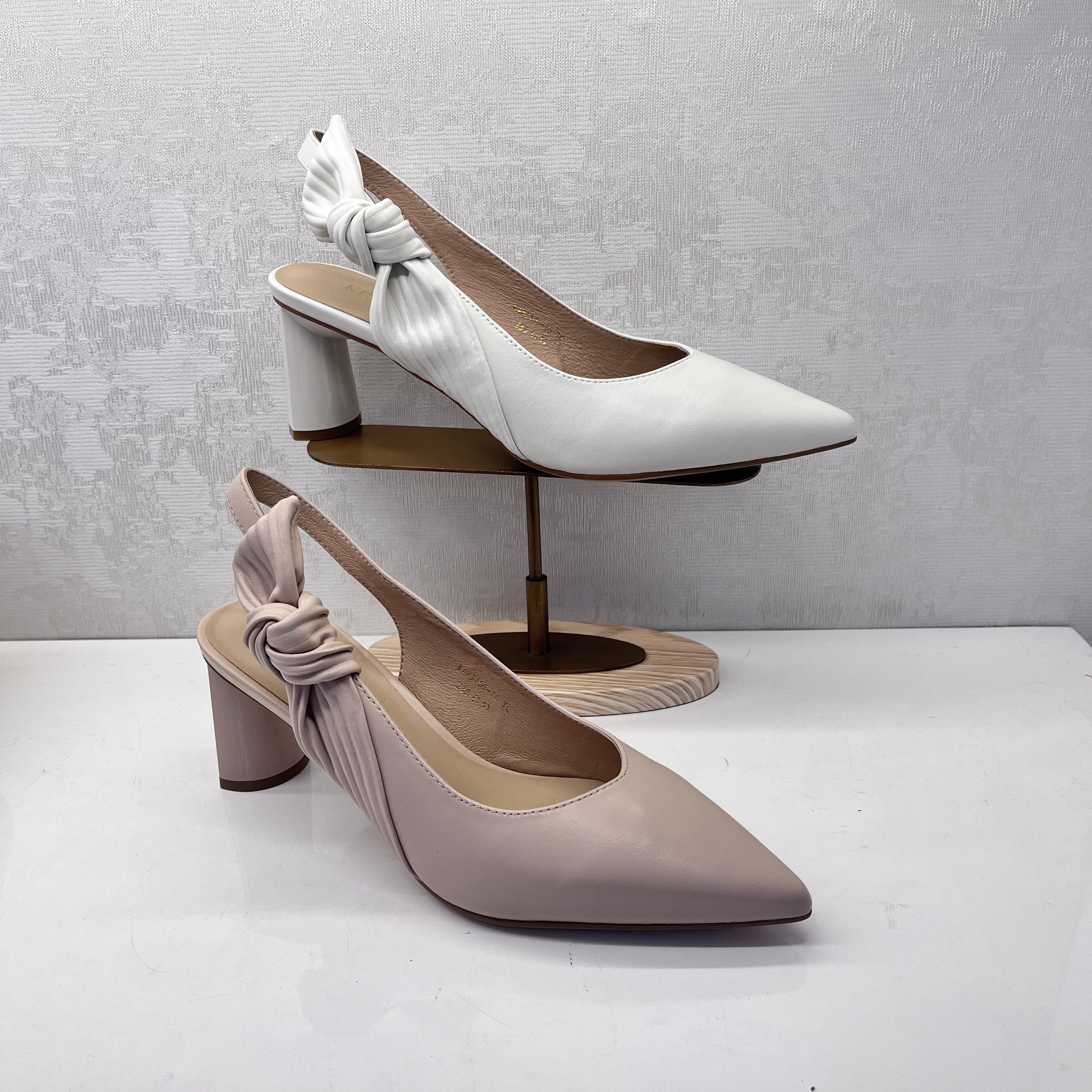 接吻猫2023春季新款高跟鞋舒适羊皮尖头异形跟时装凉鞋ka43105-16