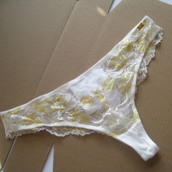 欧美单色织蕾丝柔软好穿女士低腰款内裤小性感