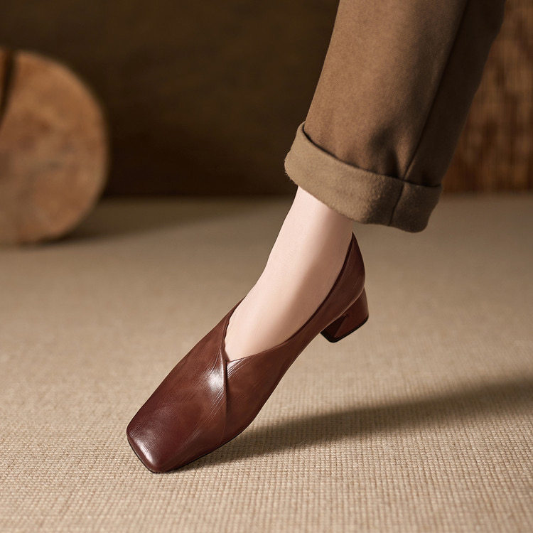 真皮粗跟，透气百搭，4厘米跟高