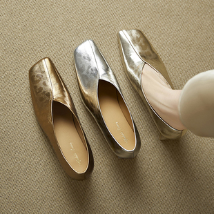 真皮方头单鞋女粗跟2025春新款浅口软皮小皮鞋法式气质V口女鞋子