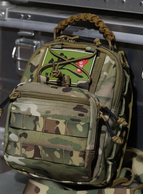 凸山凹田户外战术斜挎包男士多功能运动胸包军迷彩斜肩包单肩包