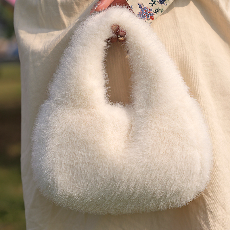 百搭斜挎链条可爱毛毛包