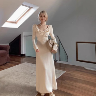 粉色荷叶边v领长袖针织连衣裙女秋季修身气质中长款收腰包臀裙子