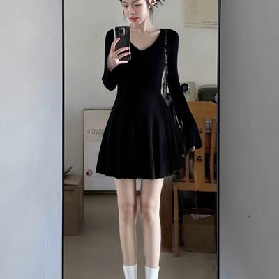 黑色V领长袖针织连衣裙女