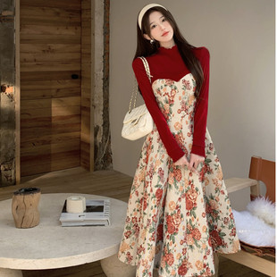 气质高级感吊带连衣裙秋冬新款碎花裙子圣诞红色长袖上衣套装