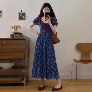 蓝色方领碎花泡泡袖连衣裙子女夏季新款法式气质收腰长裙穿搭
