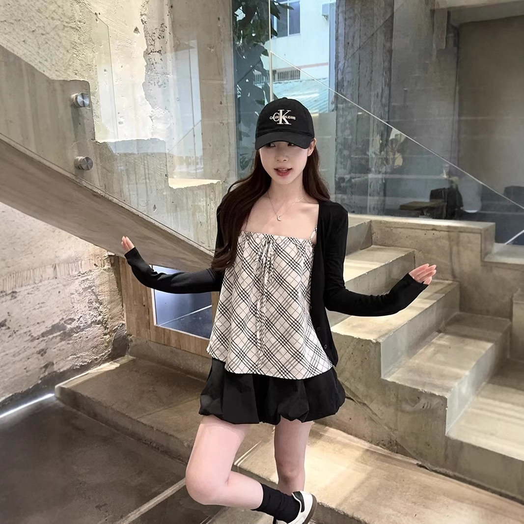 小众薄款黑色针织开衫外套女早秋内搭外穿格子背心吊带甜辣两件套