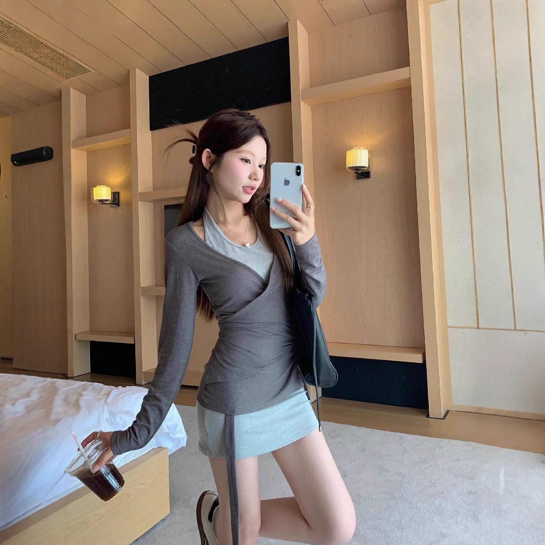 纯欲风辣妹设计感褶皱挂脖连衣裙女秋季新款修身收腰A字短裙,女装/女士精品,连衣裙,淘宝优惠券,粉丝福利购,淘宝优惠卷