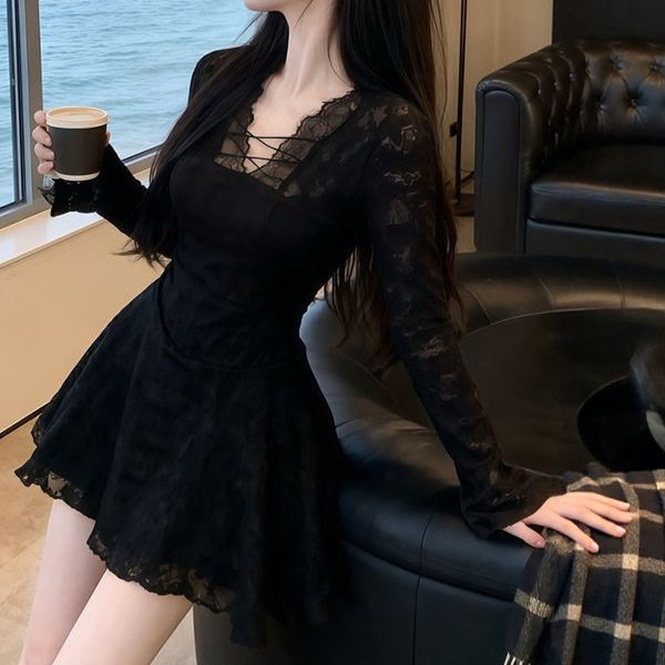 新款法式hi蕾丝拼接长袖连衣裙女秋冬高级感气质收腰显瘦裙,女装/女士精品,连衣裙,淘宝优惠券,粉丝福利购,淘宝优惠卷