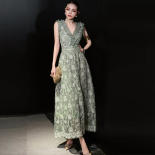 法式优雅2026年夏季走秀新款高端棉质网格绣花长裙V领修身连衣裙