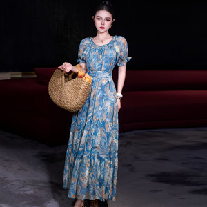 欧货女装2026年夏季新款高级感蓝色印花长裙大码宽松系带连衣裙潮