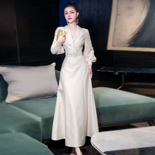 欧货女装2026春秋走秀新款高级感法式长裙收腰气质白色西装连衣裙