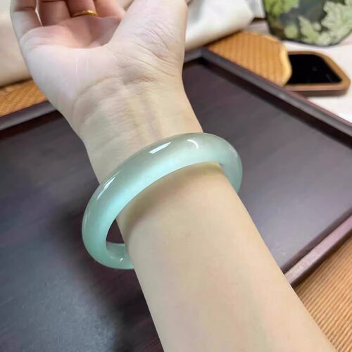 高冰冰透翡翠色晴水镯子玉镯女款
