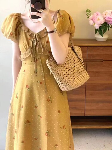 韩系木耳边碎花点点连衣裙女夏季2026新款法式收腰显瘦过膝长裙子