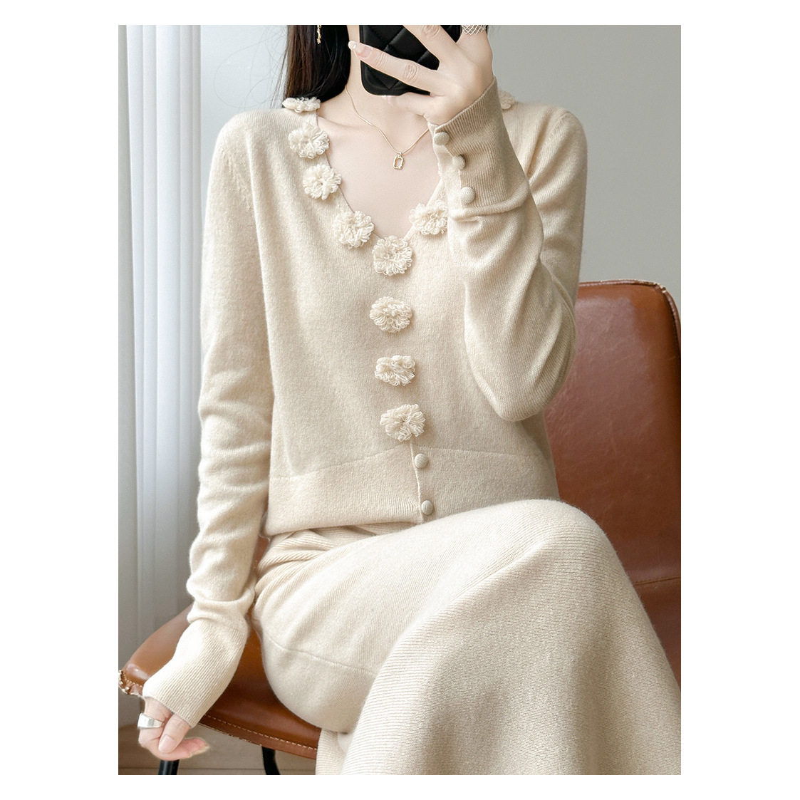 重工立体钩花纯羊毛衫女V领套头毛衣纯色百搭针织打底衫气质减龄,女装/女士精品,毛针织衫,淘宝优惠券,粉丝福利购,淘宝优惠卷