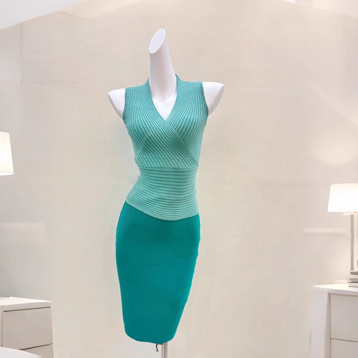 御姐纯欲套装性感绿色交叉V领针织上衣包臀半身裙紧身两件套