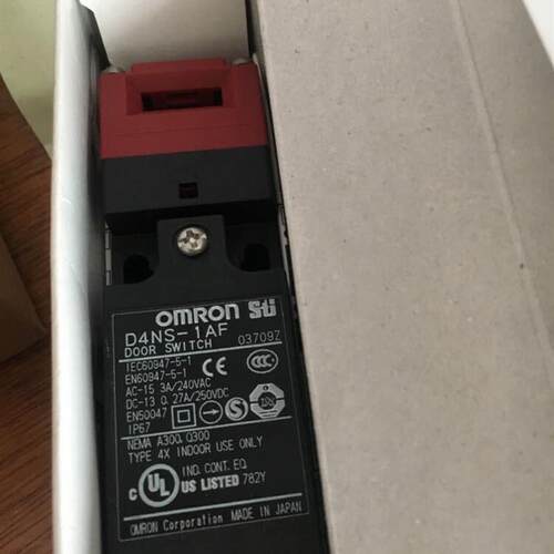 正品安全门开关D4NS-2AF D4NS-2BF D4NS-4AF D4NS-4BF/1AF/1BF