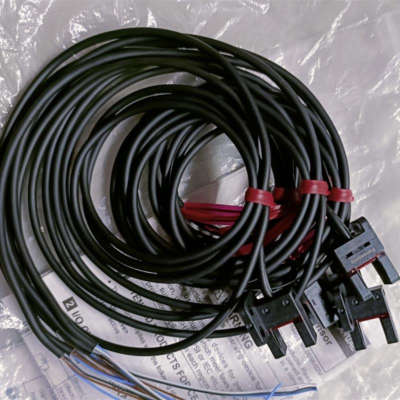 SUNX神视松下光电传感器PM-U25.PM-L25.PM-R45.PM-R65.PM-U24议价