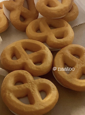 TORR｜自制原创伸缩支架曲奇气囊式仿真食物粘贴适用于苹果15手机壳