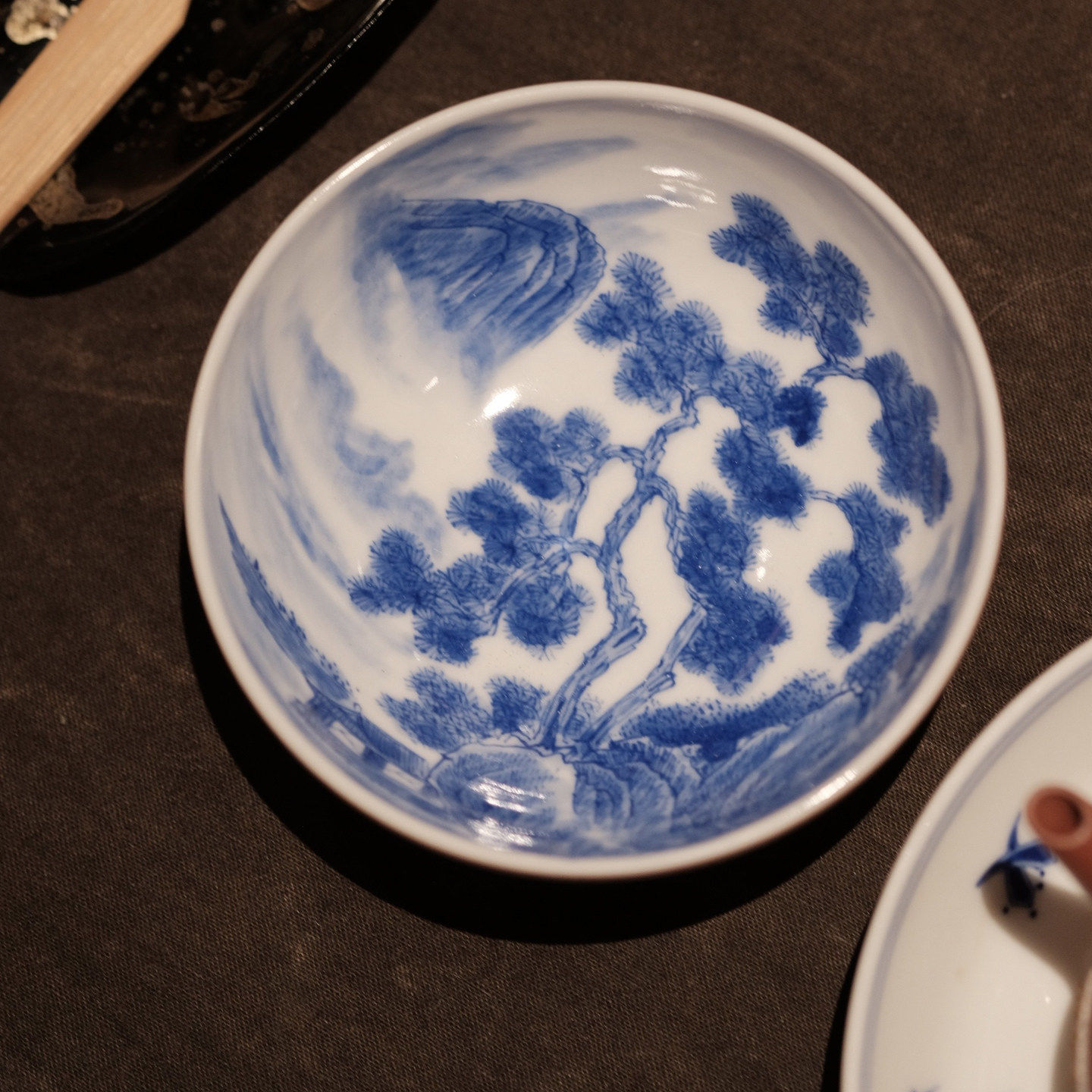 半斋豇豆红手绘青花山水普洱杯景德镇陶瓷功夫茶具品茶杯主人杯