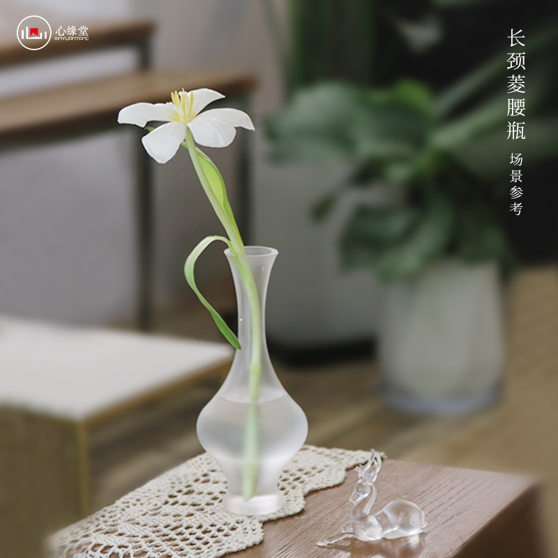 多款经典瓶型琉璃的蒙砂感若隐