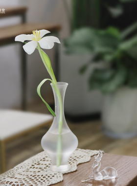 多款经典瓶型琉璃的蒙砂感若隐