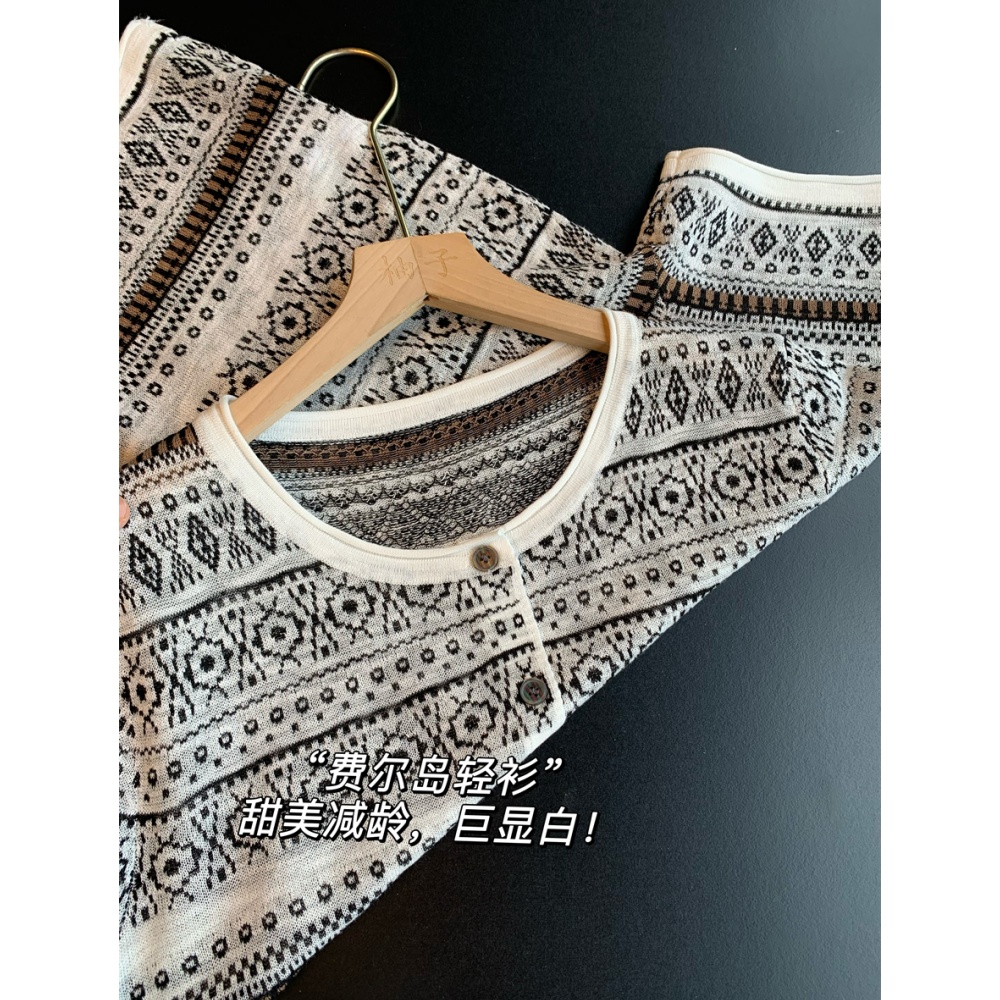 “费尔岛轻衫”甜美减龄，针织衫