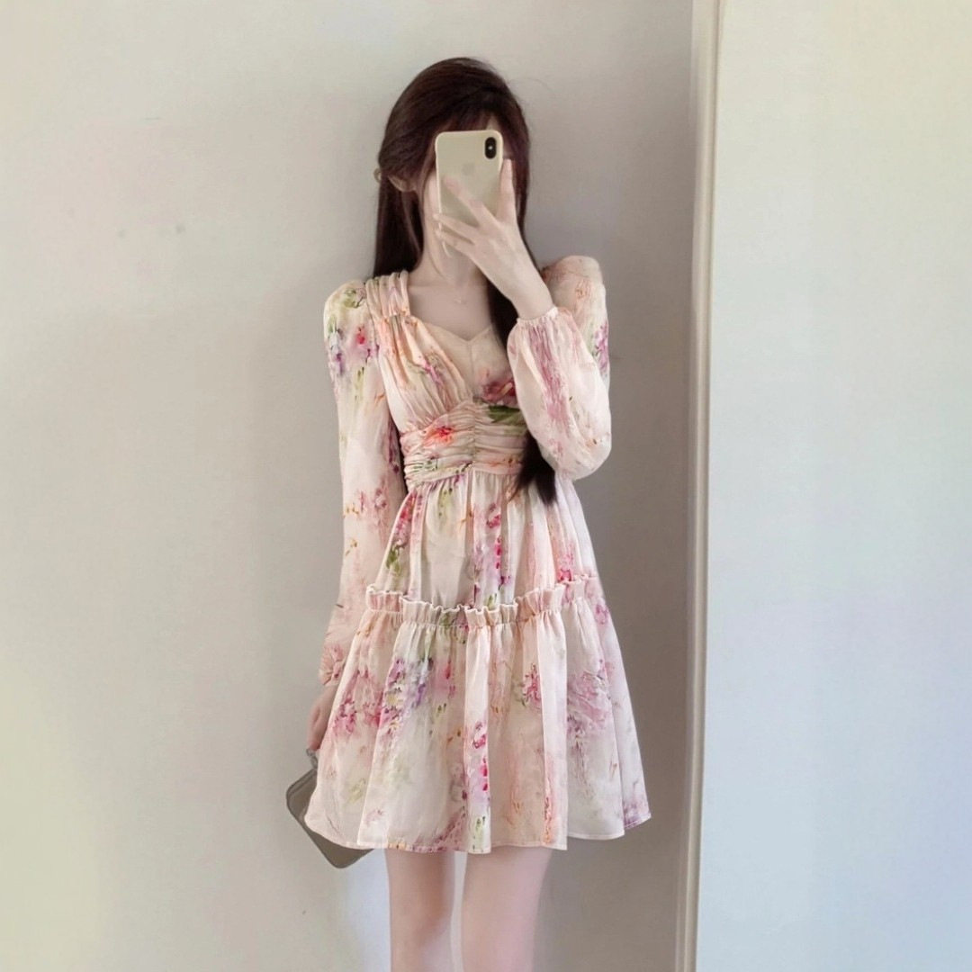 2025秋季新款法式设计感方领收腰显高仙女蓬蓬碎花长袖连衣裙子女